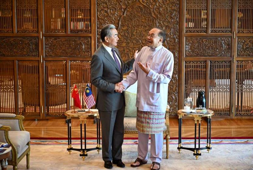 马来西亚总理安瓦尔会见中国外长王毅：对华友好是马来西亚政府和人民的共识
