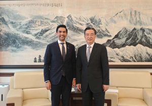 中国驻哥打基纳巴卢总领事朱兴龙会见马来西亚沙巴州投资局主席苏菲安