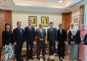 中国驻文莱大使肖建国会见文莱首相府能源事务主管副部长阿兹米