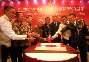 中国驻印度尼西亚使馆举行庆祝建军98周年招待会