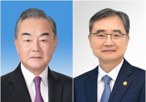 中国外长王毅同韩国新任外长赵显通电话 希望韩方对华政策&ldquo;避免摇摆&rdquo;