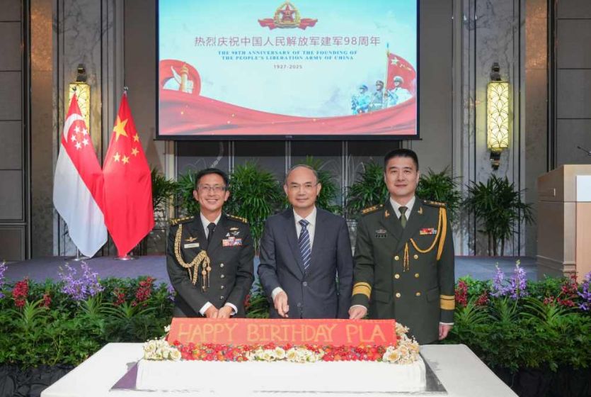 中国驻新加坡使馆举行庆祝中国人民解放军建军98周年招待会