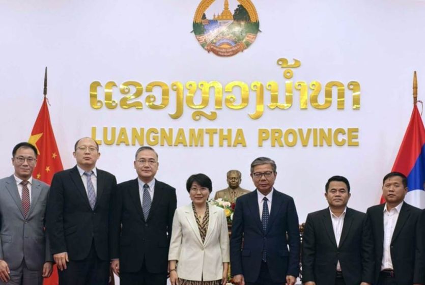 中国驻老挝大使方虹访问老挝琅南塔省