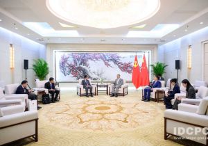 中共中央对外联络部副部长陈洲会见老挝驻华大使宋蓬