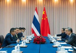 中国外长分别会见泰国、柬埔寨外长 就泰柬边境局势交换意见  中方支持泰柬重归于好