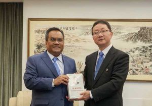 中国外交部亚洲司司长刘劲松会见马来西亚驻华大使诺曼