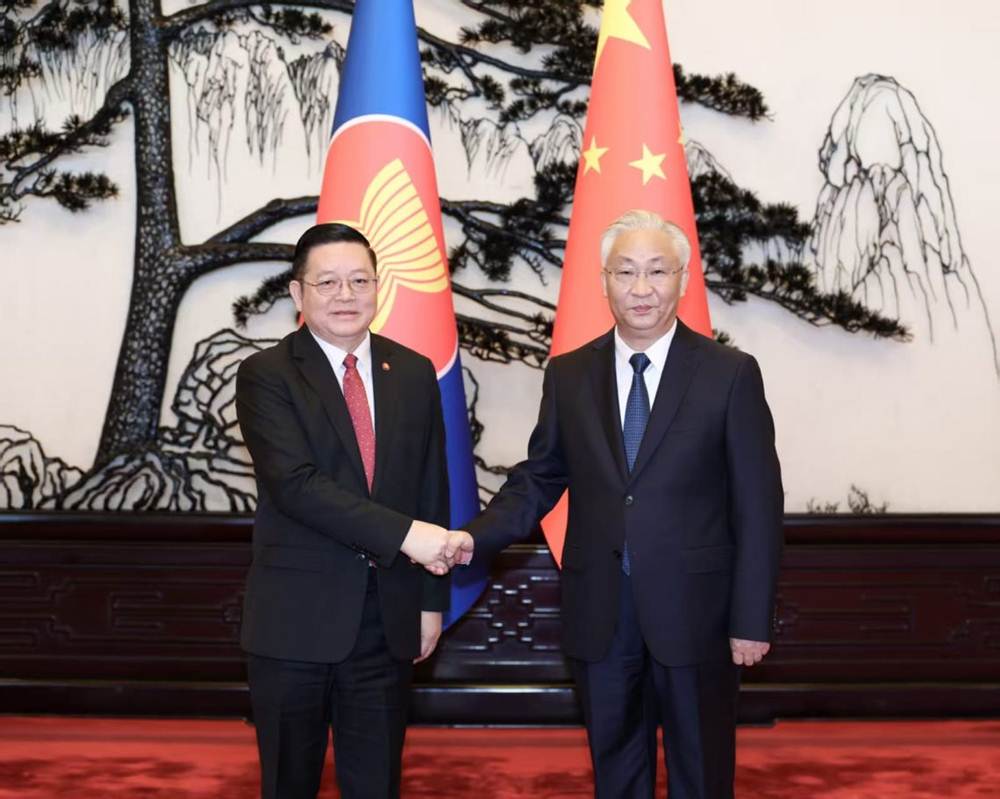 中国国务院副总理张国清会见东盟秘书长高金洪