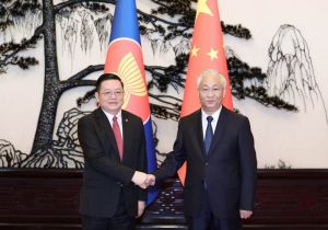 中国国务院副总理张国清会见东盟秘书长高金洪