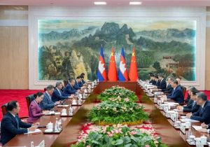 中国国家主席习近平会见缅甸代总统敏昂莱 深化战略合作 加快推进命运共同体建设