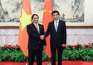 中国全国政协主席王沪宁会见越南总理范明政