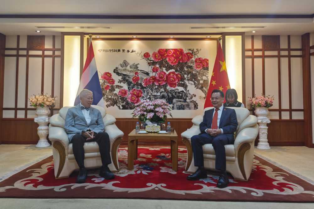 中国驻泰国大使张建卫在馆会见候任泰国副总理、泰国七世王学院青年基金会主席波汶萨