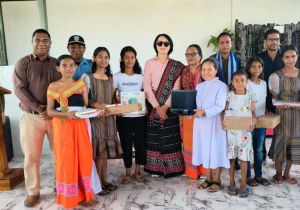 中国向东帝汶妇女儿童救济机构妇女希望中心苏艾分中心捐赠物资