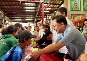 泰国福建社团联谊总会举办周济泰国贫困百姓慈善活动 中国大使和曼谷市长出席