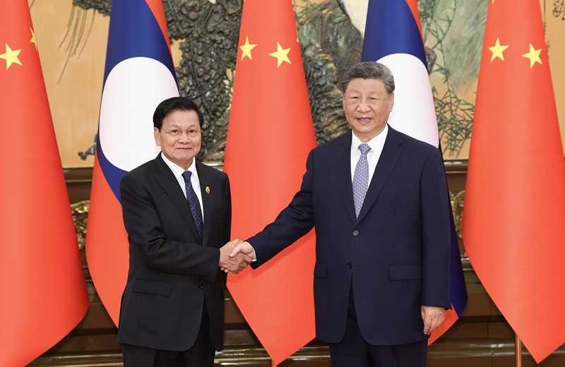 中国国家主席习近平会见老挝人民革命党中央总书记、国家主席通伦