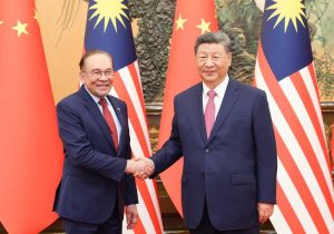 中国国家主席习近平会见马来西亚总理安瓦尔 双方要深化全方位战略协作
