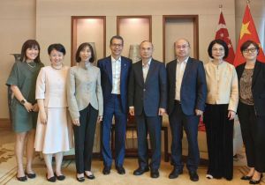 中国驻新加坡大使曹忠明会见渣打银行新加坡及东盟地区CEO李福祐