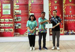 中国驻文莱大使肖建国走访文莱九汀中华学校