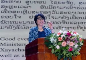 中国驻老挝使馆举行招待会隆重庆祝中华人民共和国国庆76周年