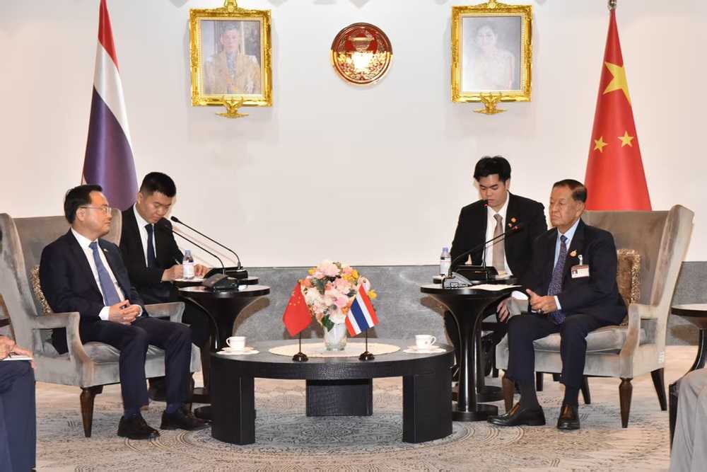 中国驻泰国大使张建卫会见泰国国会主席兼下议院议长万诺