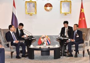中国驻泰国大使张建卫会见泰国国会主席兼下议院议长万诺