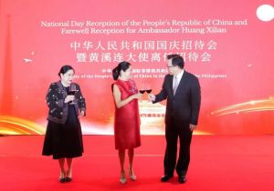 中国驻菲律宾使馆举行国庆招待会暨黄溪连大使离任招待会 