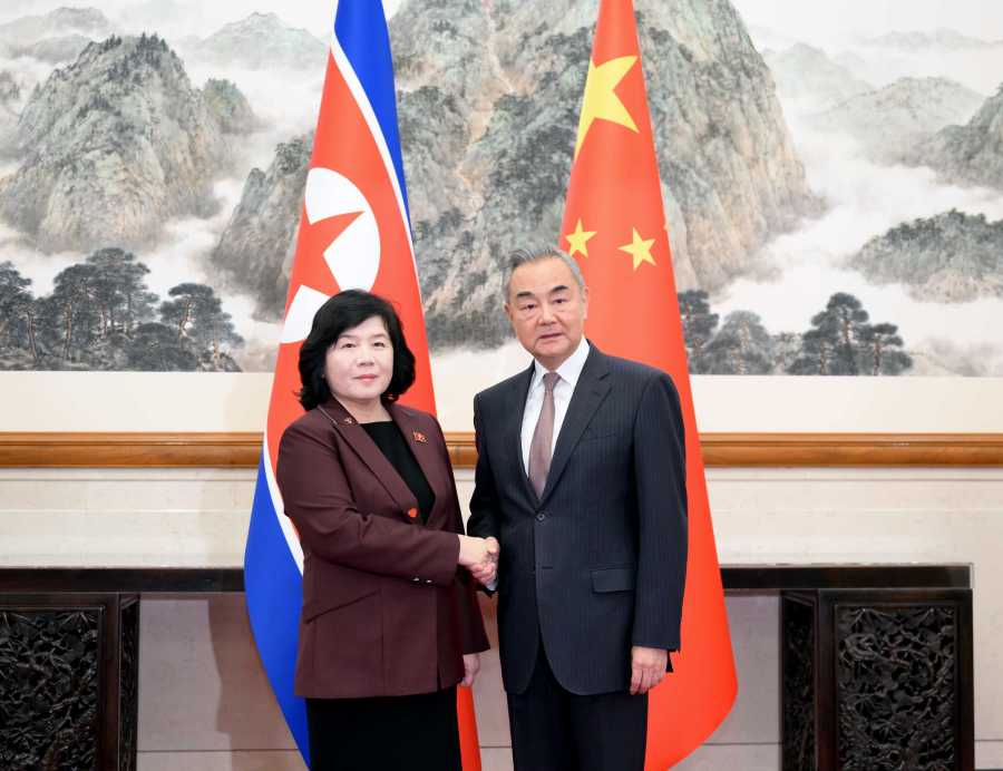 中国外长王毅同朝鲜外相崔善姬会谈