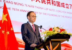 中国驻越南使馆举行国庆76周年招待会 越共中央书记处书记、越南代理外长出席