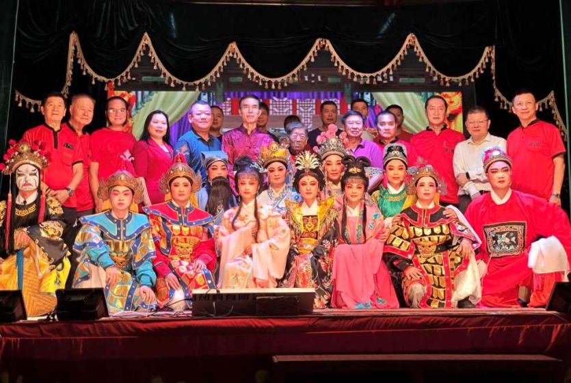 文莱华社腾云殿举行2025中秋灯会  中国驻文莱大使出席