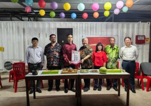 中国驻文莱大使肖建国出席文莱华文学校双溪岭中岭学校中秋晚会