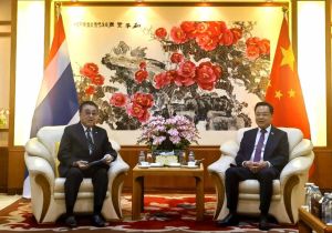 中国驻泰国大使张建卫会见泰国华文民校协会主席黄迨光