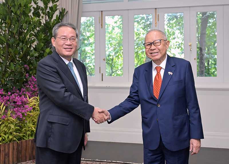 中国总理李强会见新加坡代总统张赞成