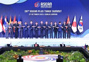 第28次东盟与中日韩领导人会议在吉隆坡举行 中国总理提出三项合作建议