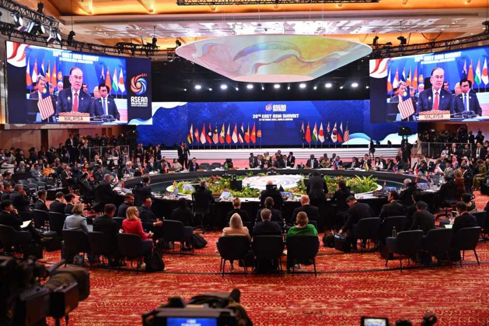 第20届东亚峰会在马来西亚吉隆坡举行 中国总理提出三项合作建议