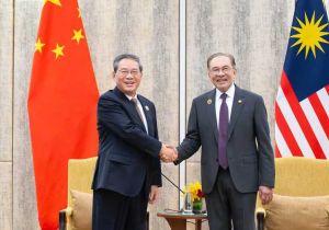 中国总理李强会见马来西亚总理安瓦尔