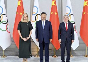 中国国家主席习近平会见国际奥委会主席考文垂和终身名誉主席巴赫