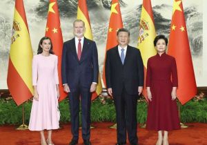 中国国家主席习近平会见西班牙国王费利佩六世 共同见证签署10份合作文件