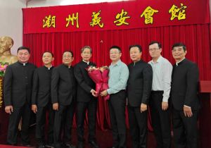 中国驻胡志明市总领事唐立走访越南胡志明市潮州义安会馆、福建二府会馆