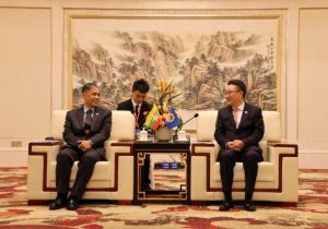 中国&mdash;东盟中心秘书长史忠俊会见缅甸总统府办公室二部部长吴哥哥莱