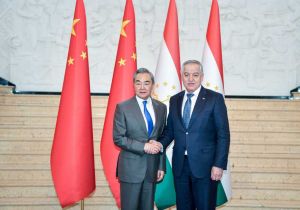 中国外长王毅：日本领导人越了不应碰的红线  坚决阻止日本军国主义死灰复燃 