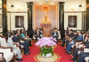  中国驻越南大使何炜会见越南林同省委书记衣清河涅儋和林同省人委会主席胡文梅 