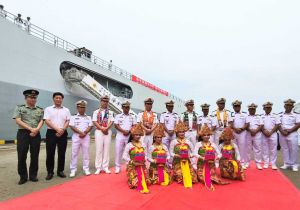 中国海军989编队对印度尼西亚进行友好访问