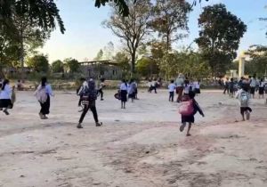 泰柬爆发新一轮边境冲突 两国边境超过50万人撤离 1500多所学校关闭