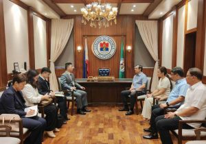 新任中国驻菲律宾大使井泉分别会见马尼拉市市长莫雷诺、菲总统夫人