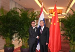 中国外长会见泰国外长：中方对泰柬达成停火协议感到欣慰，希望两国重归于好