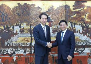 中国驻越南大使何炜会见越南财政部部长阮文胜