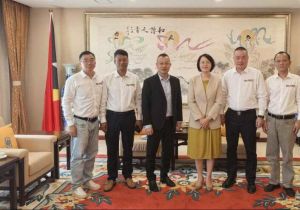 中国驻东帝汶大使王文丽会见东帝汶华商会第六届理事会会长陈国庆一行