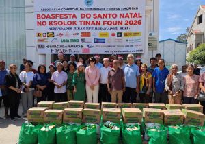 中国驻东帝汶大使王文丽出席东帝汶中华总商会圣诞慈善捐赠活动