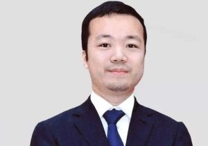 被美国通缉、涉嫌网络电信诈骗的柬埔寨太子集团创始人陈志已经被捕并遣送中国