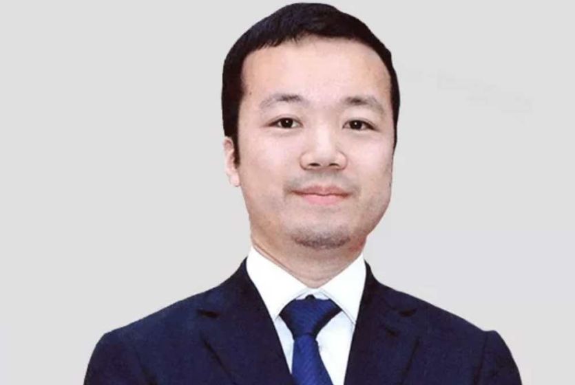 被美国通缉、涉嫌网络电信诈骗的柬埔寨太子集团创始人陈志已经被捕并遣送中国