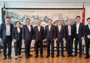 中国驻哥打基纳巴卢总领事朱兴龙会见马来西亚沙巴中国总商会总会长刘顺泰